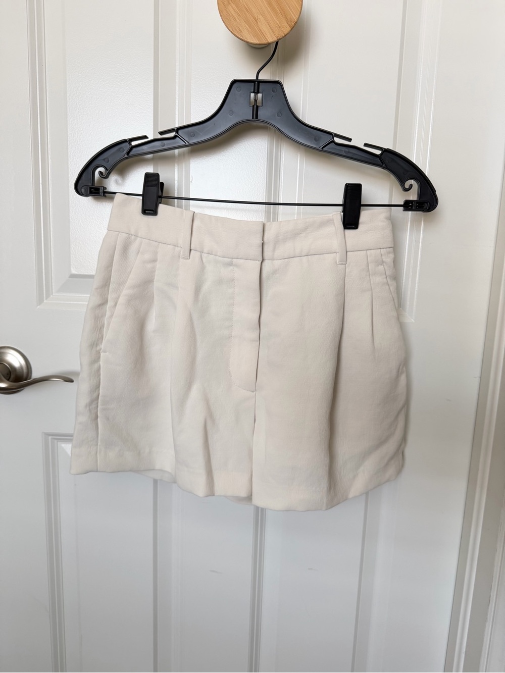 Wilfred Ivory High Waisted Pleated Tailored Shorts size 4